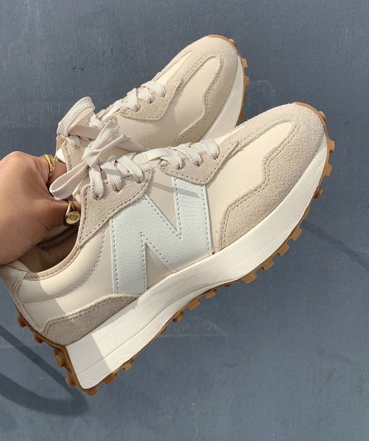 New Balance 327 beje com Branco New Balance 327 beje com Branco
