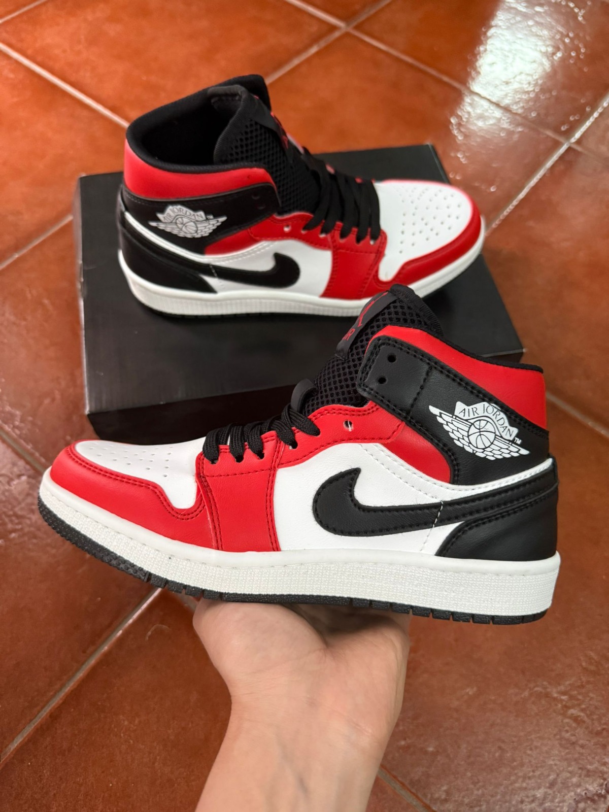 Nike Air Jondan Preto com Vermelho Nike Air Jondan Preto com Vermelho