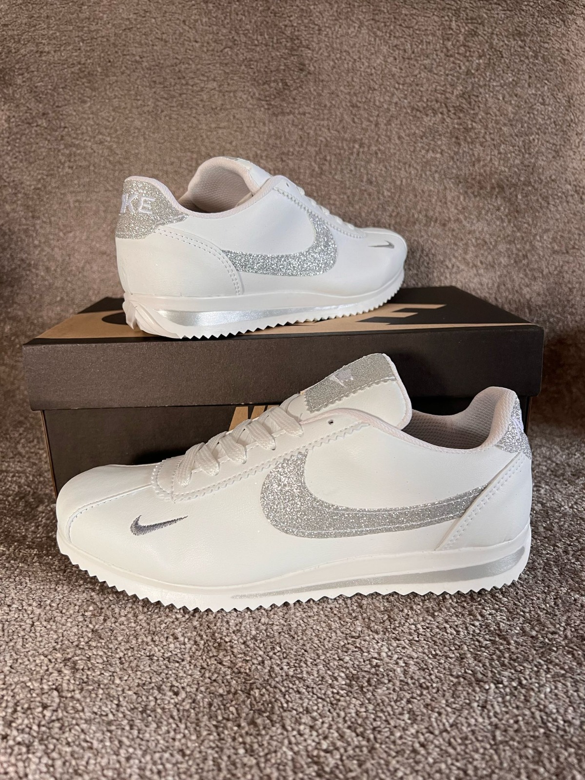 Nike Cortez Branco com Prata Nike Cortez Branco com Prata