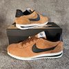 Nike Cortez Branco com Prata Nike Cortez Branco com Prata
