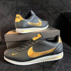 Nike Cortez Preto com Dourado Nike Cortez Preto com Dourado