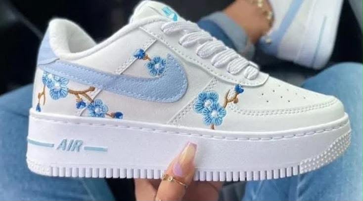 Nike Air Branco Flores Azuis Nike Air Branco Flores Azuis